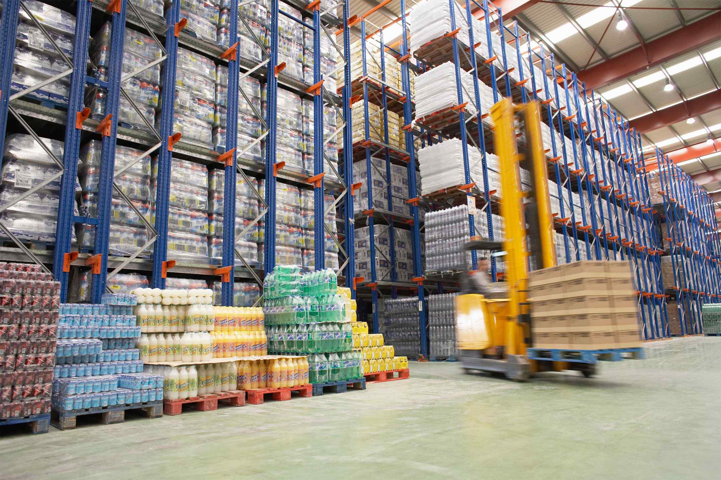 https://sarvago.com/wp-content/uploads/2015/09/Warehouse-and-lifter.jpg