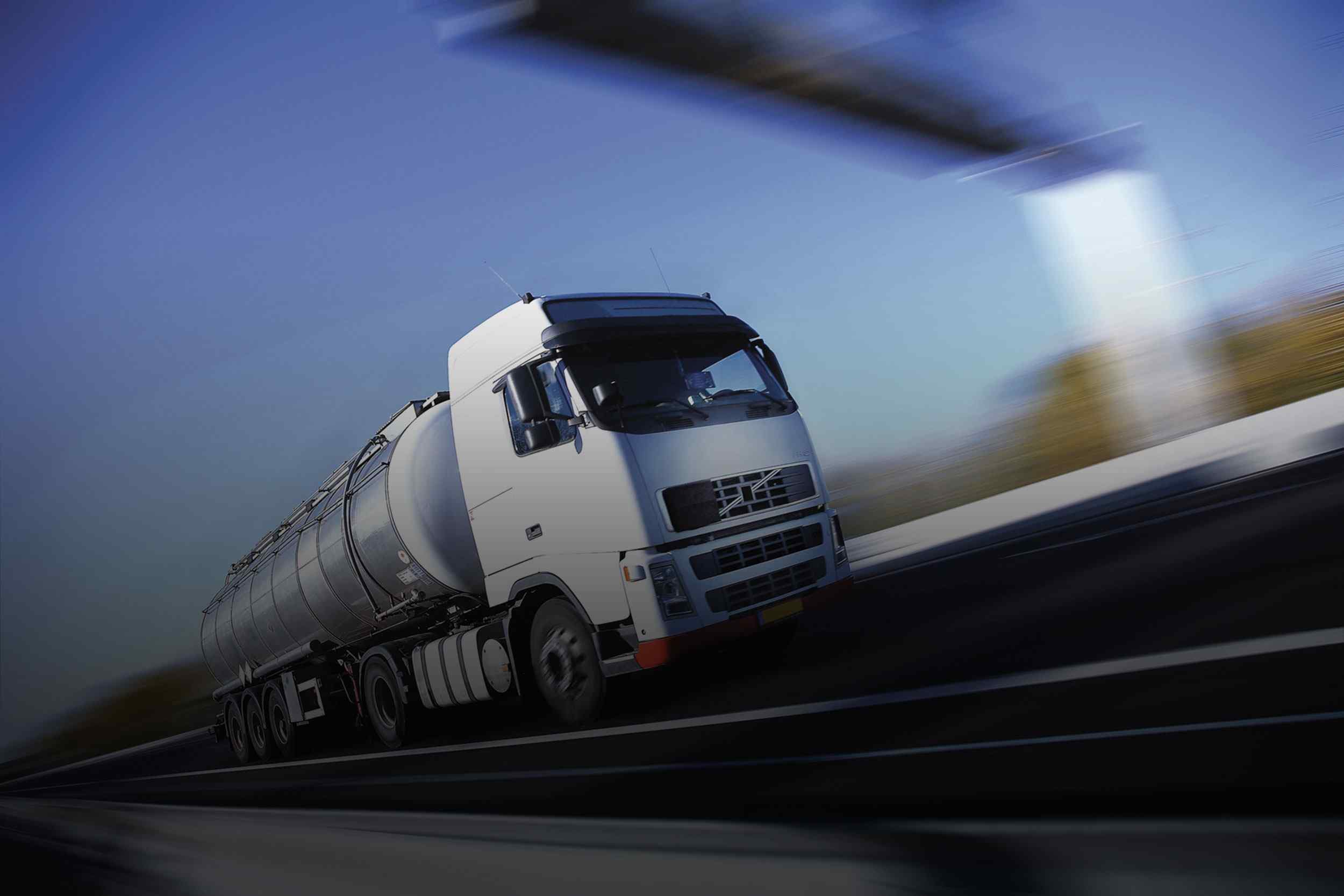 https://sarvago.com/wp-content/uploads/2015/09/White-Truck-single.jpg